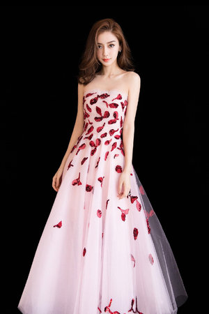 夜上海最新论坛：夜流淌的记忆，在灯光中晕染